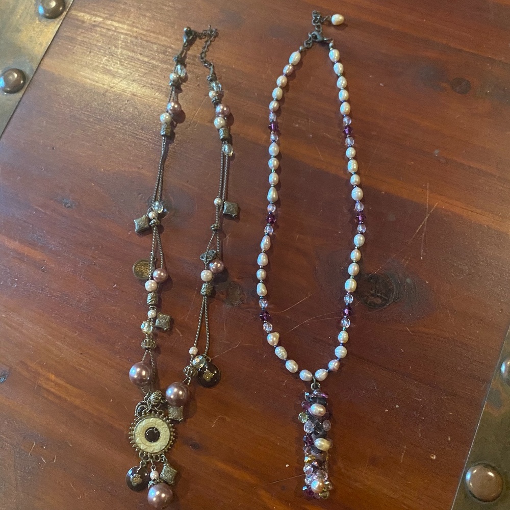 Lot of two necklaces